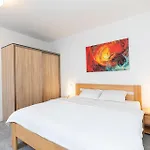 Apartamento Alure Residences 12 & 24h Self Check-in & Private Parking Next To The Building Included, Center Right On Snp Square In A Quiet Passage, New Building, In Town *