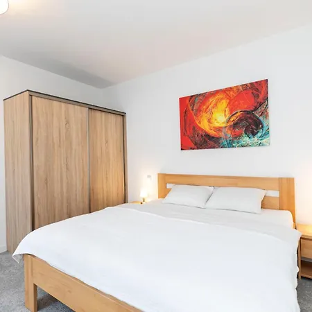 Апартаменты Alure Residences 12 & 24h Self Check-in & Private Parking Next To The Building Included, Center Right On Snp Square In A Quiet Passage, New Building, In Town *