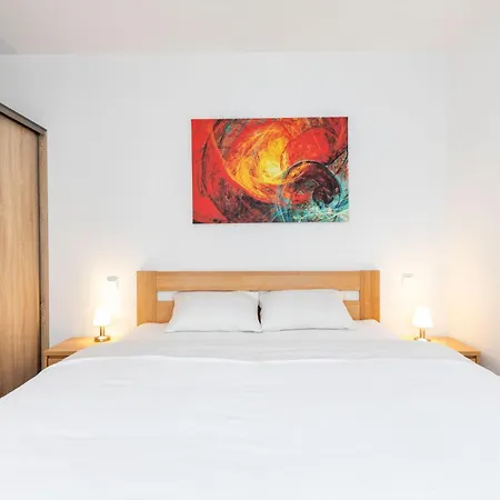 Διαμέρισμα Alure Residences 12 & 24h Self Check-in & Private Parking Next To The Building Included, Center Right On Snp Square In A Quiet Passage, New Building, In Town *