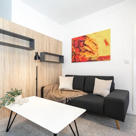 Alure Residences 12 & 24h Self Check-in & Private Parking Next To The Building Included, Center Right On Snp Square In A Quiet Passage, New Building, In Town