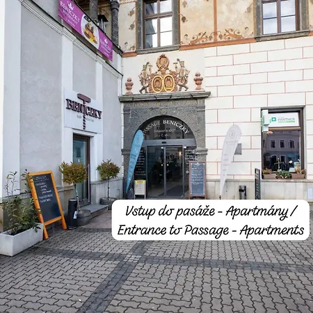 Alure Residences 12 & 24h Self Check-in & Private Parking Next To The Building Included, Center Right On Snp Square In A Quiet Passage, New Building, In Town Appartement *
