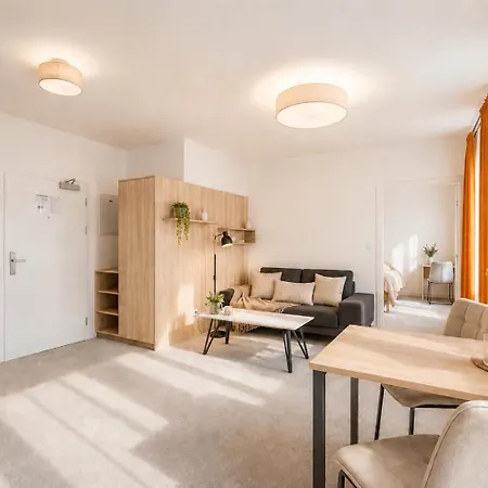 Alure Residences 12 & 24h Self Check-in & Private Parking Next To The Building Included, Center Right On Snp Square In A Quiet Passage, New Building, In Town * Μπάνσκα Μπίστριτσα