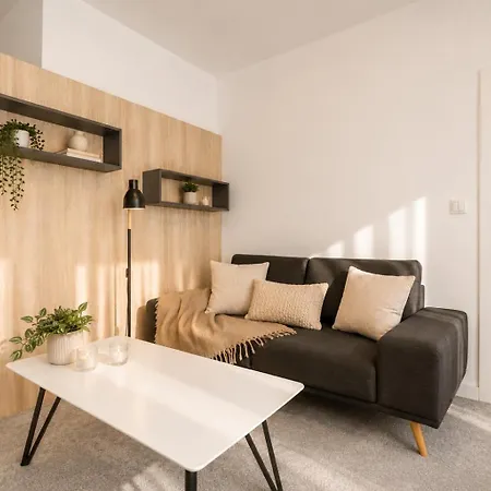 Διαμέρισμα Alure Residences 12 & 24h Self Check-in & Private Parking Next To The Building Included, Center Right On Snp Square In A Quiet Passage, New Building, In Town *
