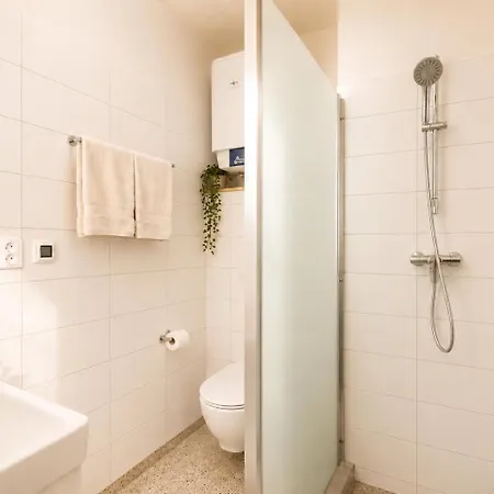 Alure Residences 12 & 24h Self Check-in & Private Parking Next To The Building Included, Center Right On Snp Square In A Quiet Passage, New Building, In Town Apartman Besztercebánya