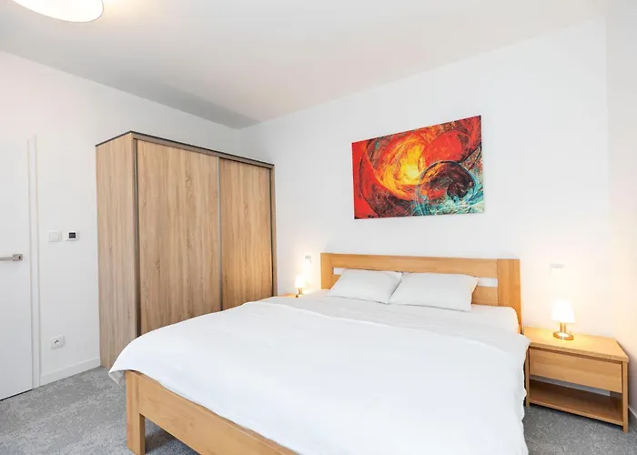 Appartement Alure Residences 12 & 24h Self Check-in & Private Parking Next To The Building Included, Center Right On Snp Square In A Quiet Passage, New Building, In Town *